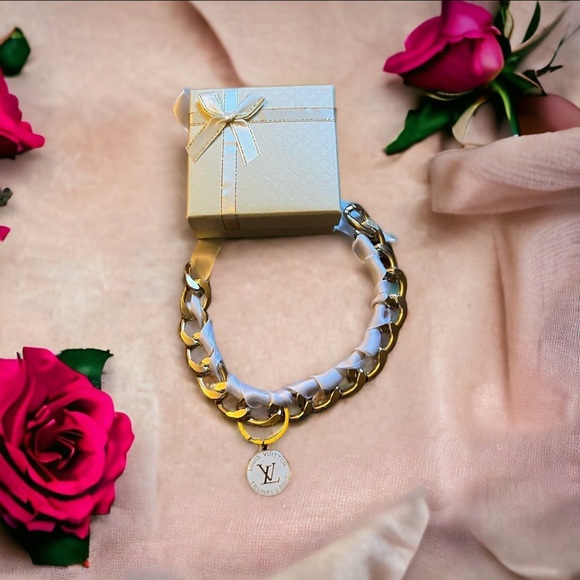 Authentic Louis Vuitton bag charm on unbranded chain - Picture 5 of 10